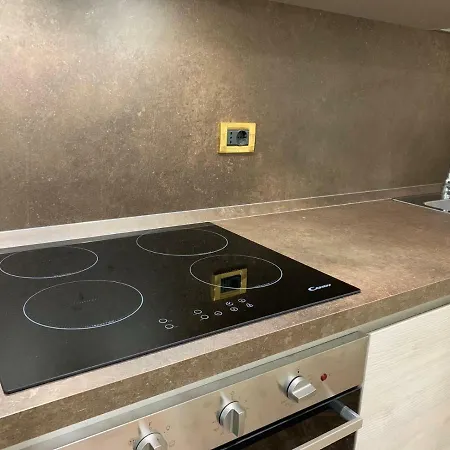 Whouse Carducci * بولونيا